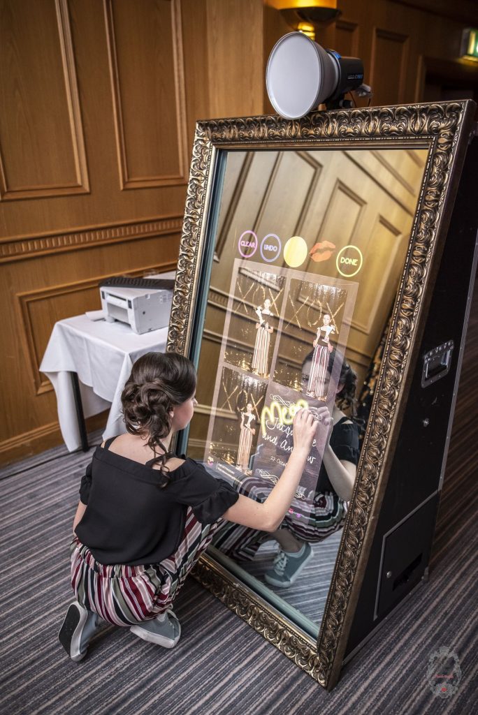mirror booth Dubai